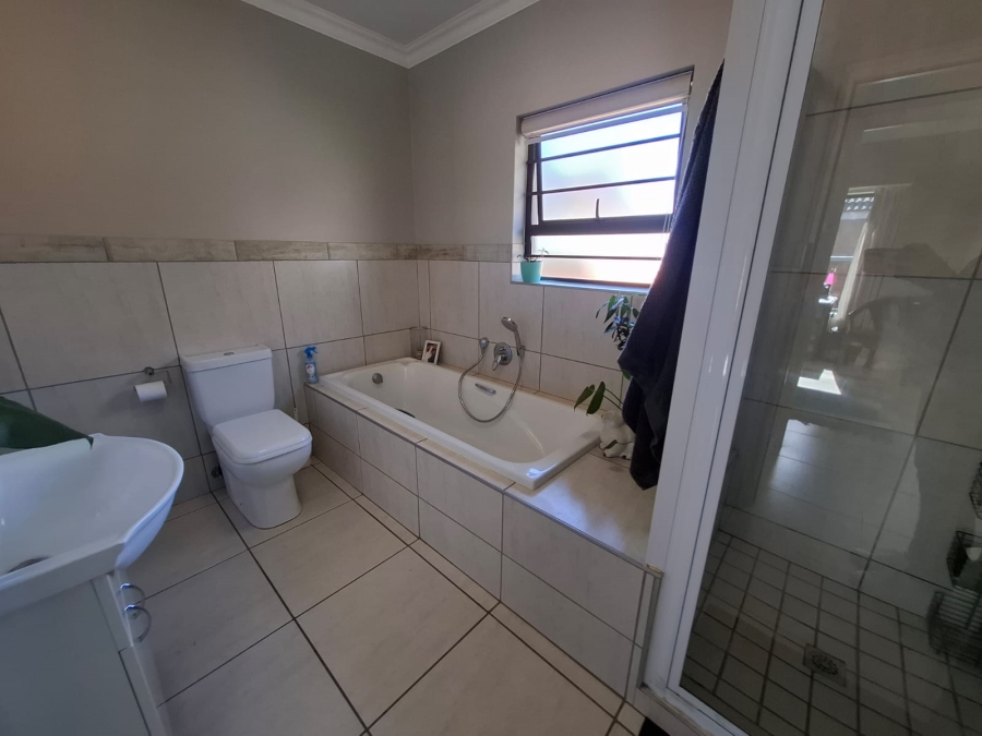 2 Bedroom Property for Sale in Heuwelsig Free State